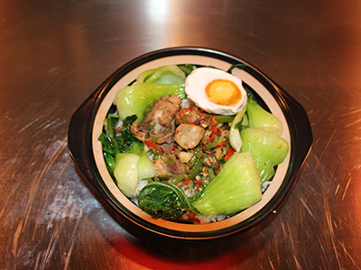 红烧排骨煲仔饭